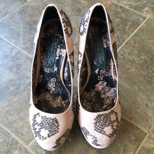 Light pink with sequin skulls!